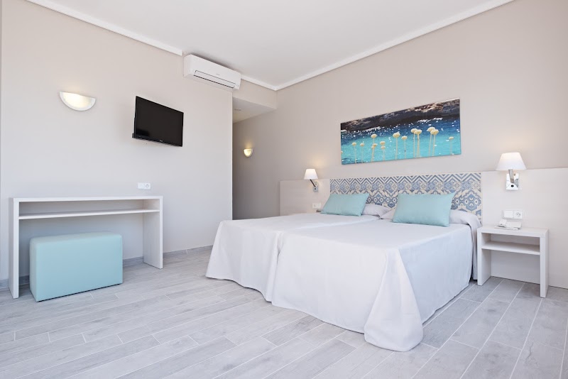 azuLine Hotel Llevant photo 4