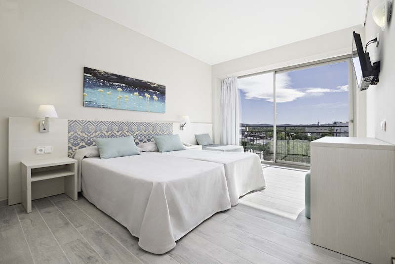 azuLine Hotel Llevant photo 5