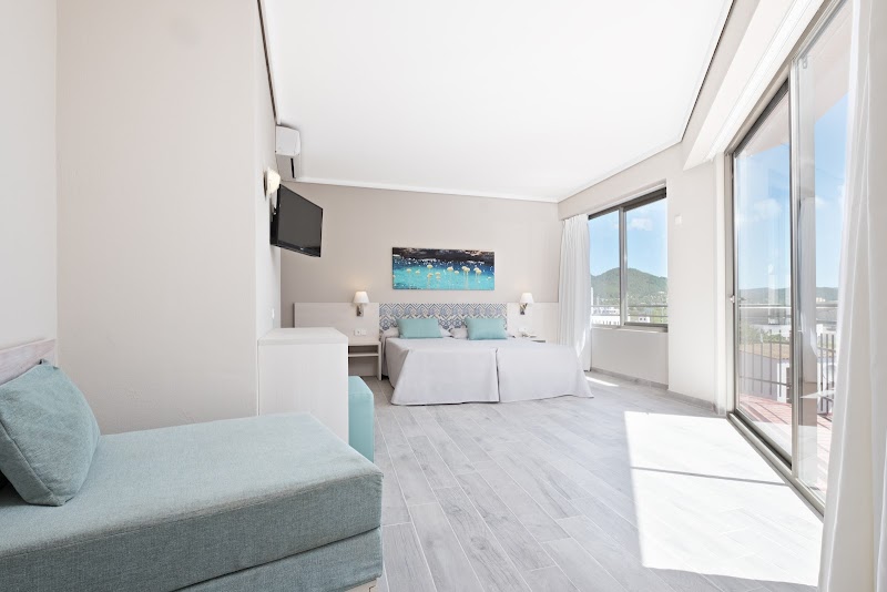 azuLine Hotel Llevant photo 8