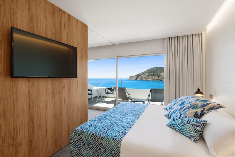 Bahia Suites Camp de Mar photo 2
