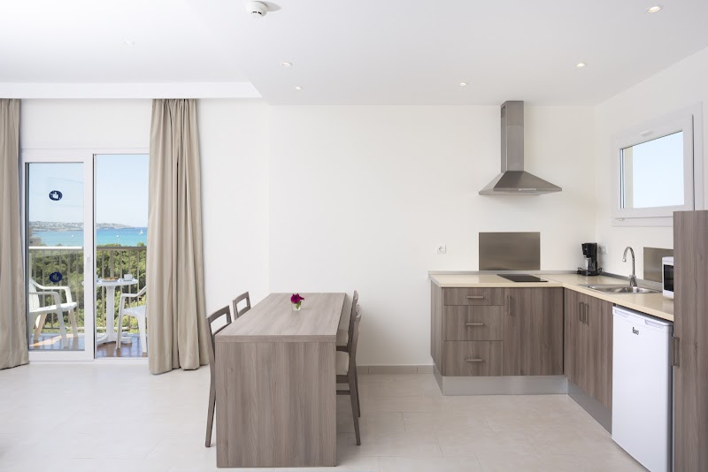 Cabot Tres Torres Apartments photo 6