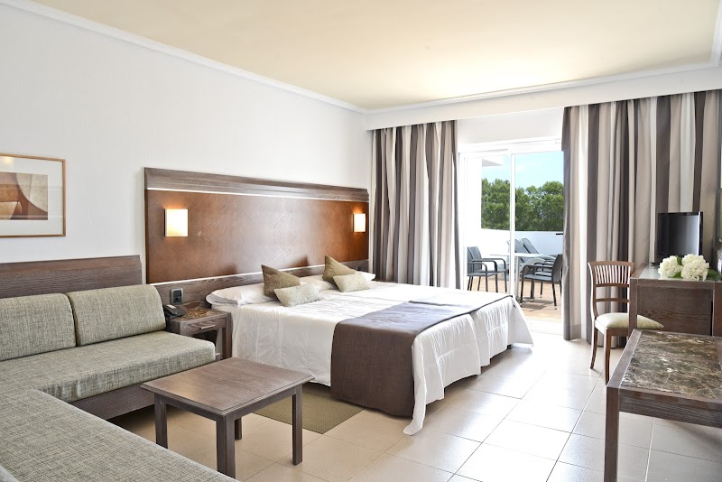 FERGUS Club Font de Sa Cala Beach photo 2
