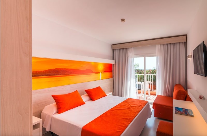 Hotel Arenas de Son Bou photo 2