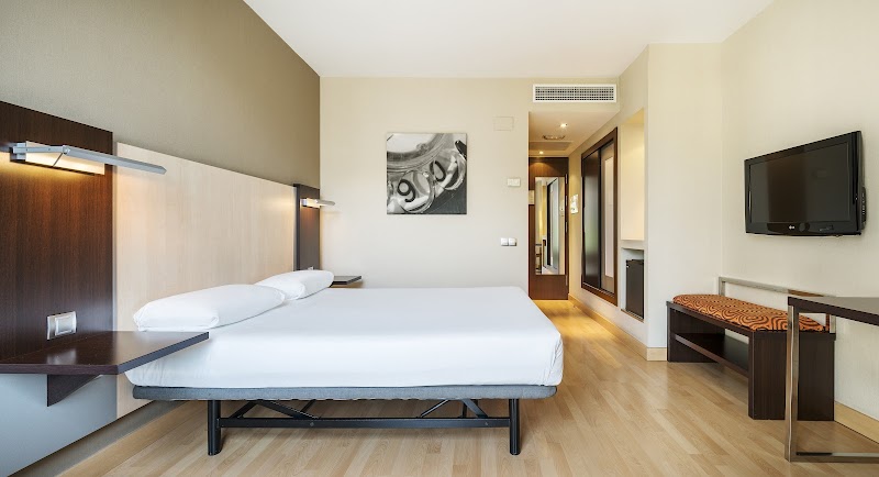 Hotel ILUNION Auditori photo 2