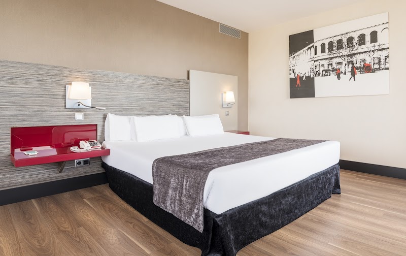 Hotel ILUNION Barcelona photo 9
