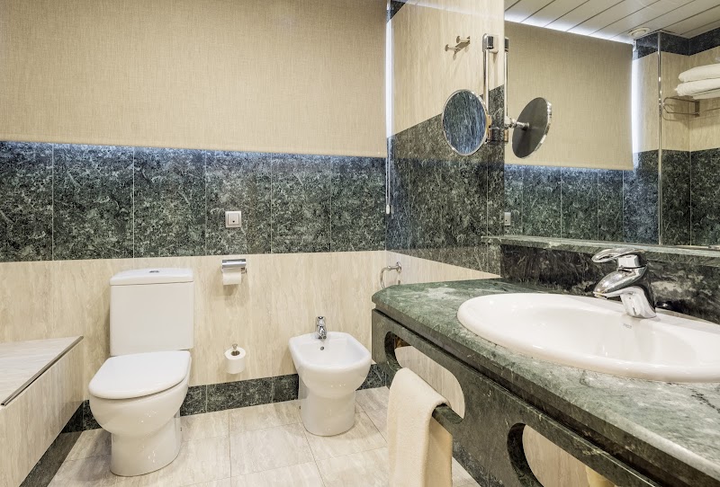 Hotel ILUNION Bilbao photo 6