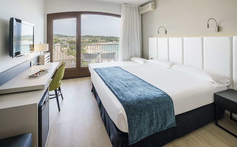 Hotel ILUNION Caleta Park photo 2