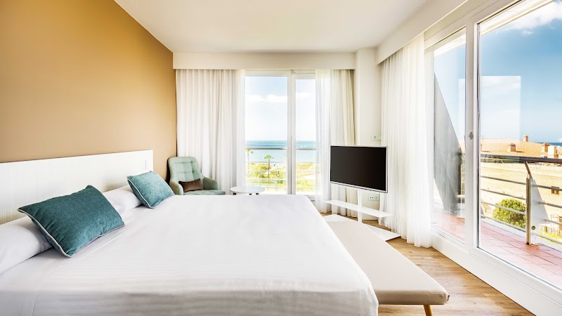 Hotel ILUNION Islantilla photo 2