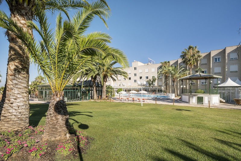 Hotel ILUNION Las Lomas photo 5