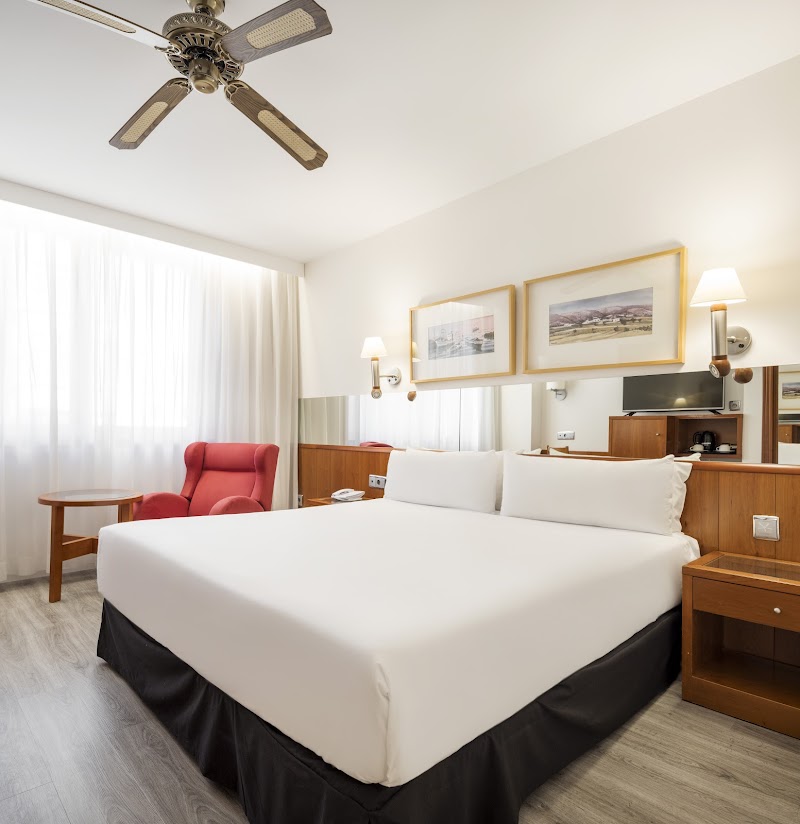 Hotel ILUNION Les Corts Spa photo 2