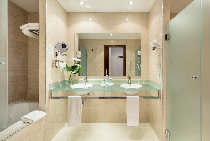 Hotel ILUNION Malaga photo 6