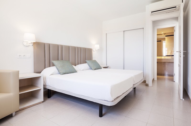 Hotel ILUNION Menorca photo 2