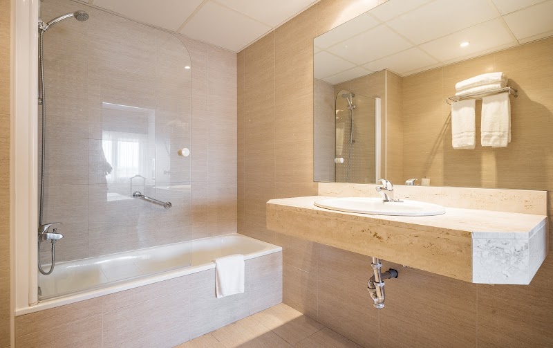 Hotel ILUNION Romareda photo 3