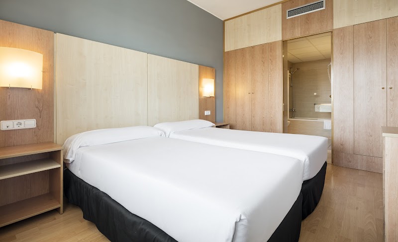 Hotel ILUNION Romareda photo 4
