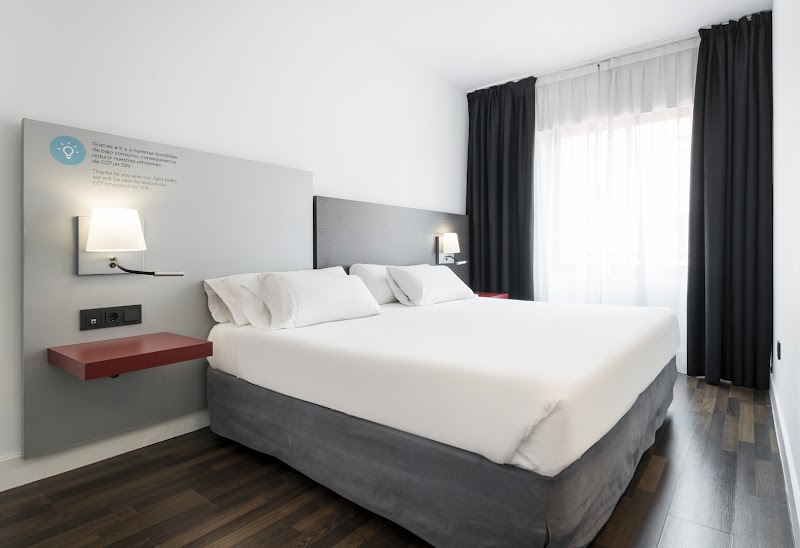 Hotel ILUNION Suites Madrid photo 2