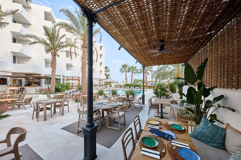Hotel Tres Torres photo 1