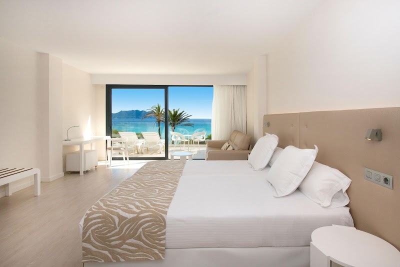 Iberostar Waves Cala Millor photo 2