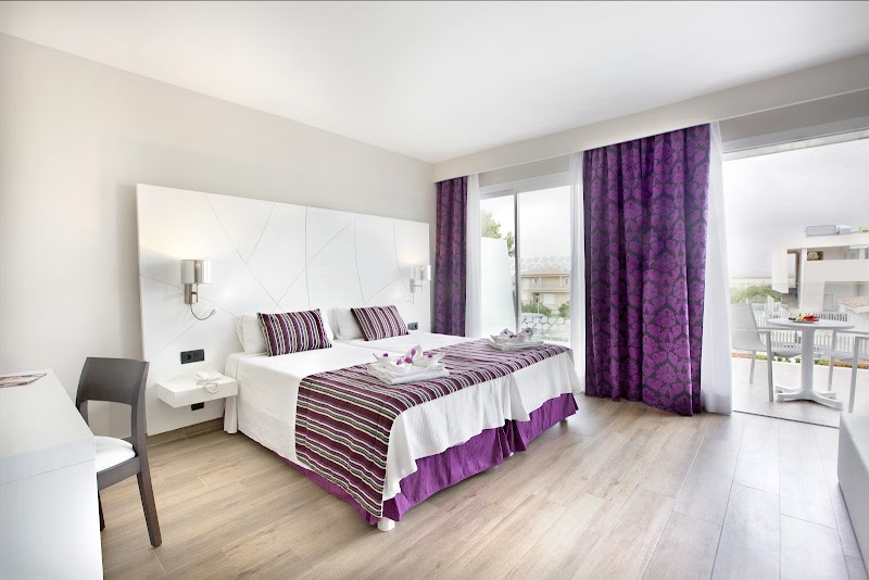 Mar Hotels Playa de Muro Suites photo 2