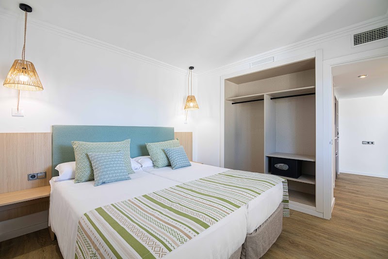 MarSenses Ferrera Blanca Hotel Family photo 8