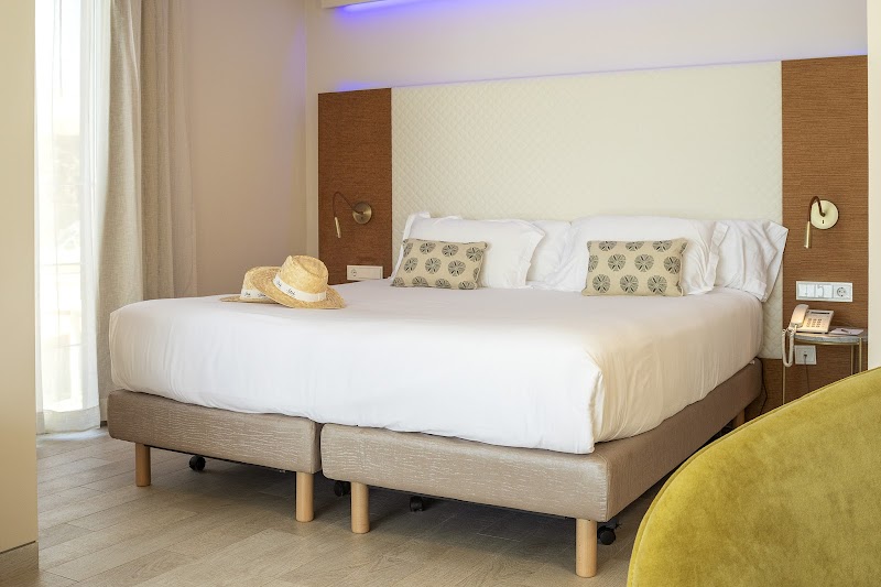 Melbeach Hotel & Spa photo 2