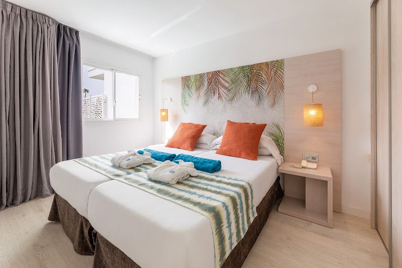 Palm Garden Apartments photo 2