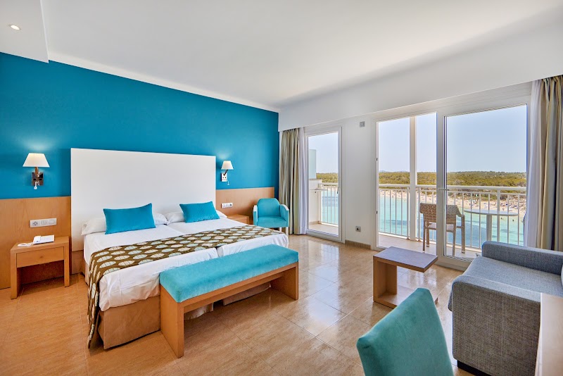 Universal Hotel Marques photo 2