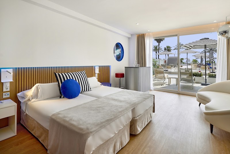 Universal Hotel Neptuno photo 2