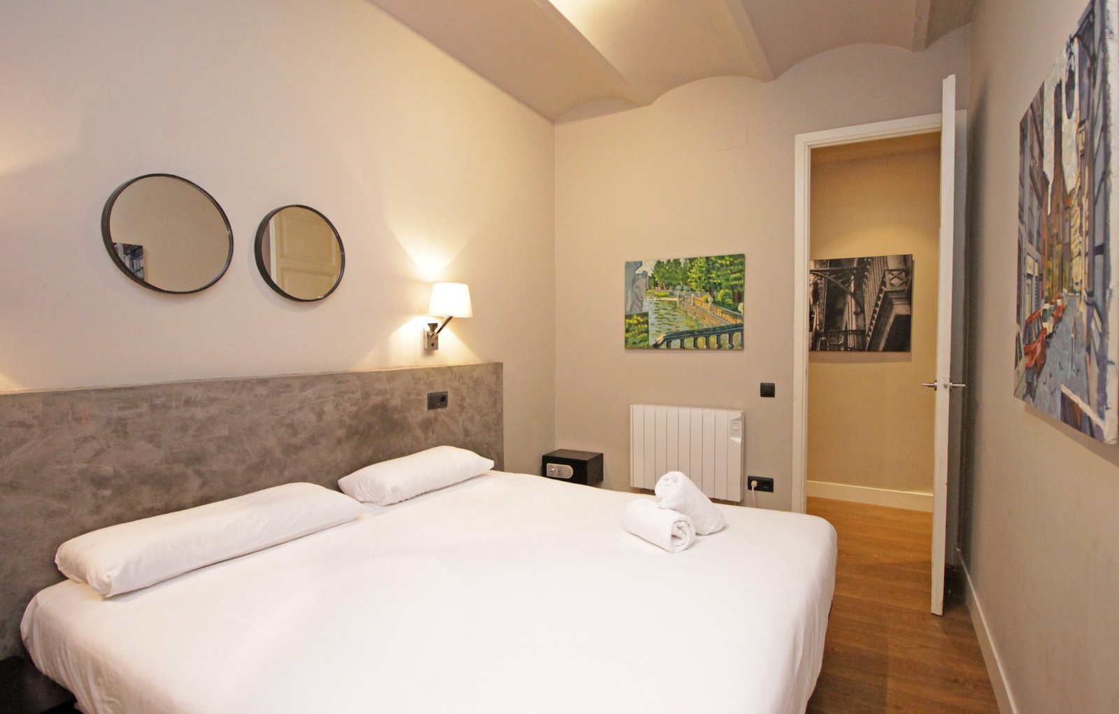 AinB Eixample-Miró Apartments photo 3