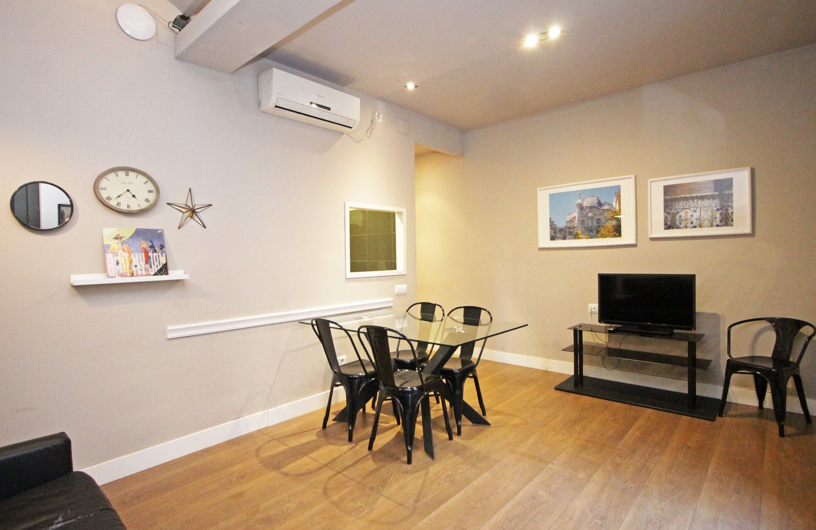 AinB Eixample-Miró Apartments photo 9