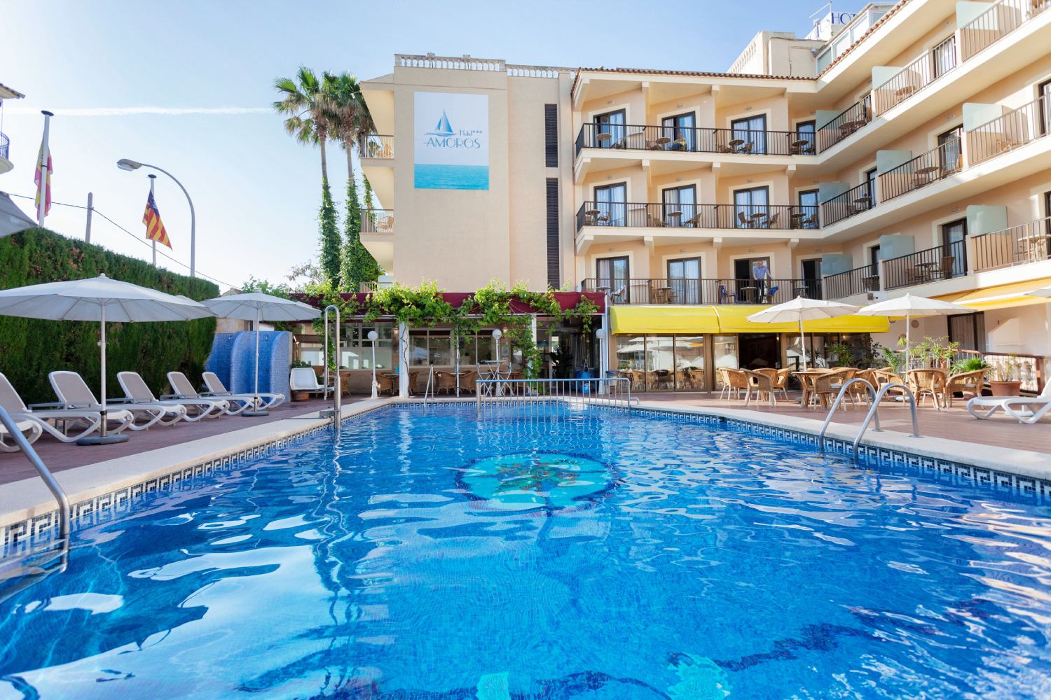 Amoros Hotel