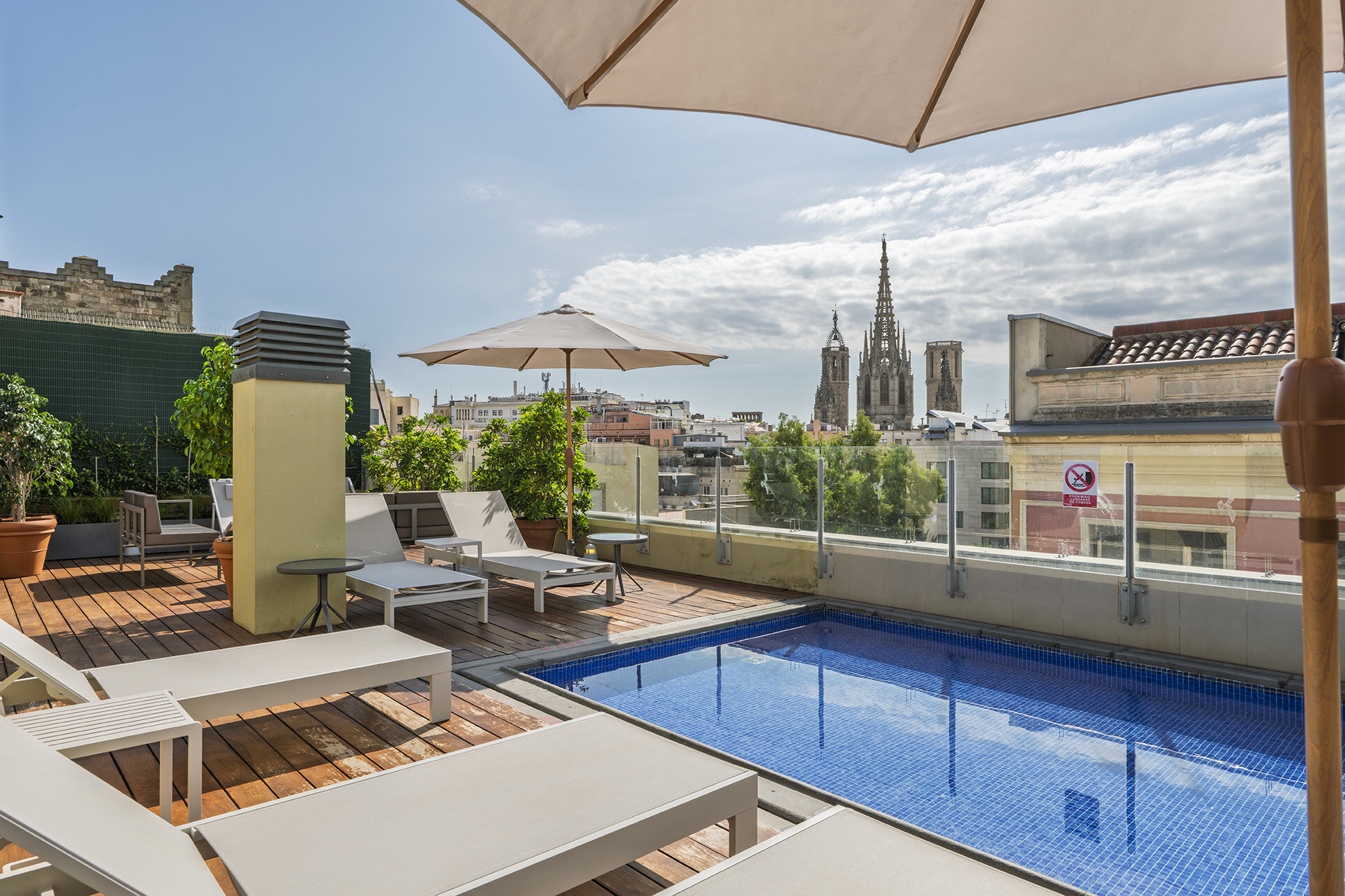Aspasios Catedral Apartments