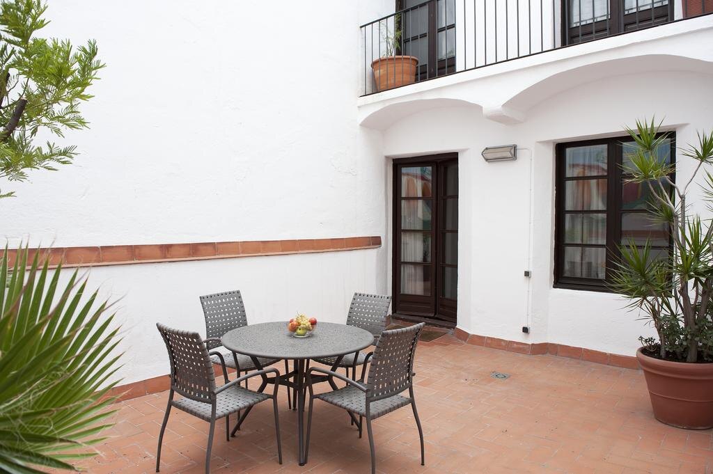 Aspasios Plaza Real Apartments photo 1