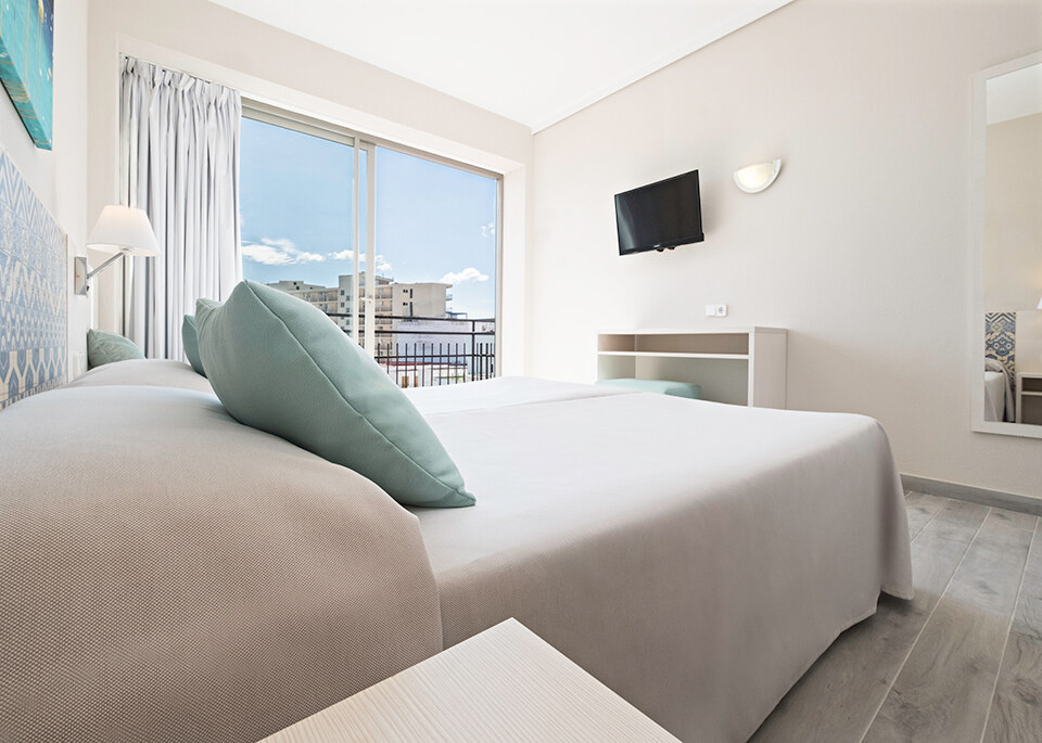 azuLine Hotel Llevant photo 7