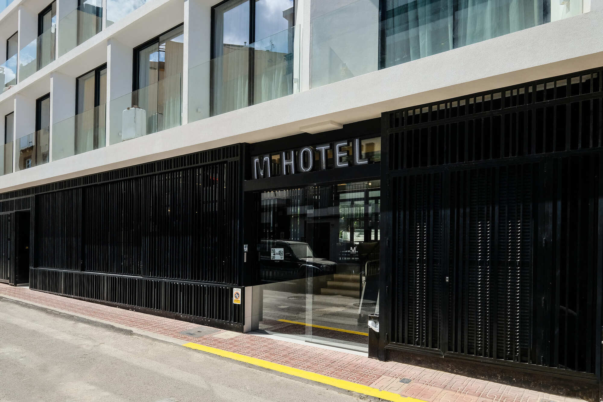 azuLine Hotel M photo 1