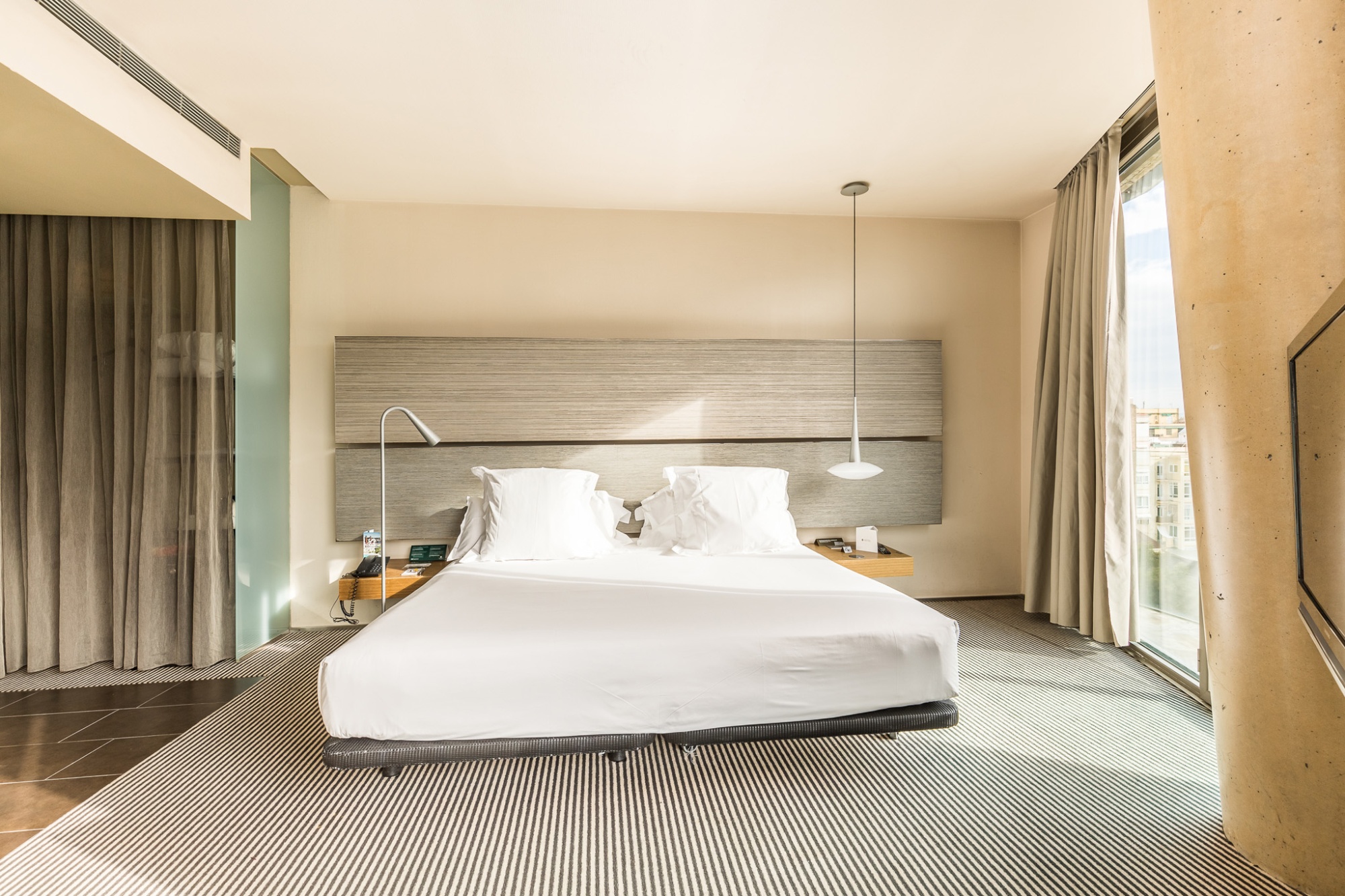 B Hotel photo 8