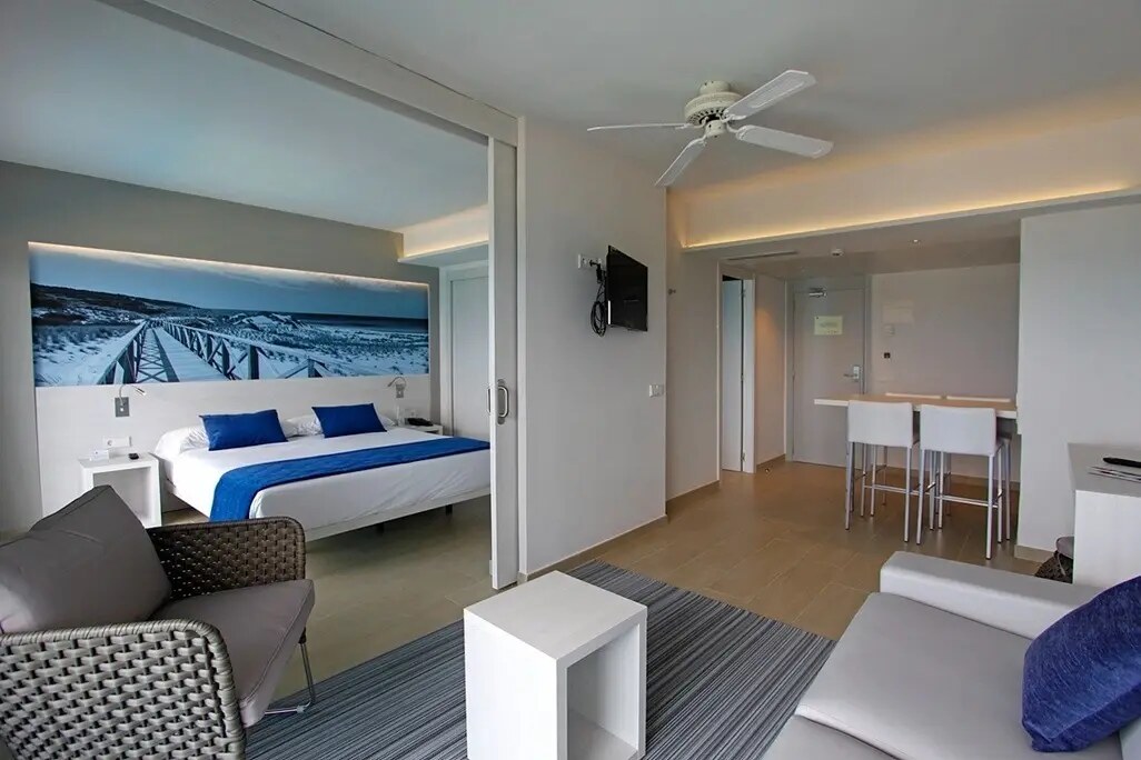 BG Tonga Tower Design Hotel & Suites photo 7