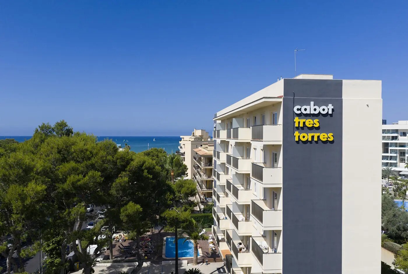 Cabot Tres Torres Apartments photo 2