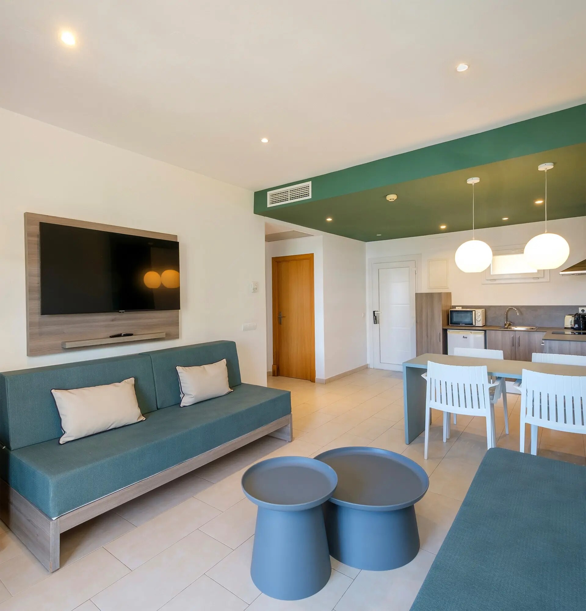 Cabot Tres Torres Apartments photo 8