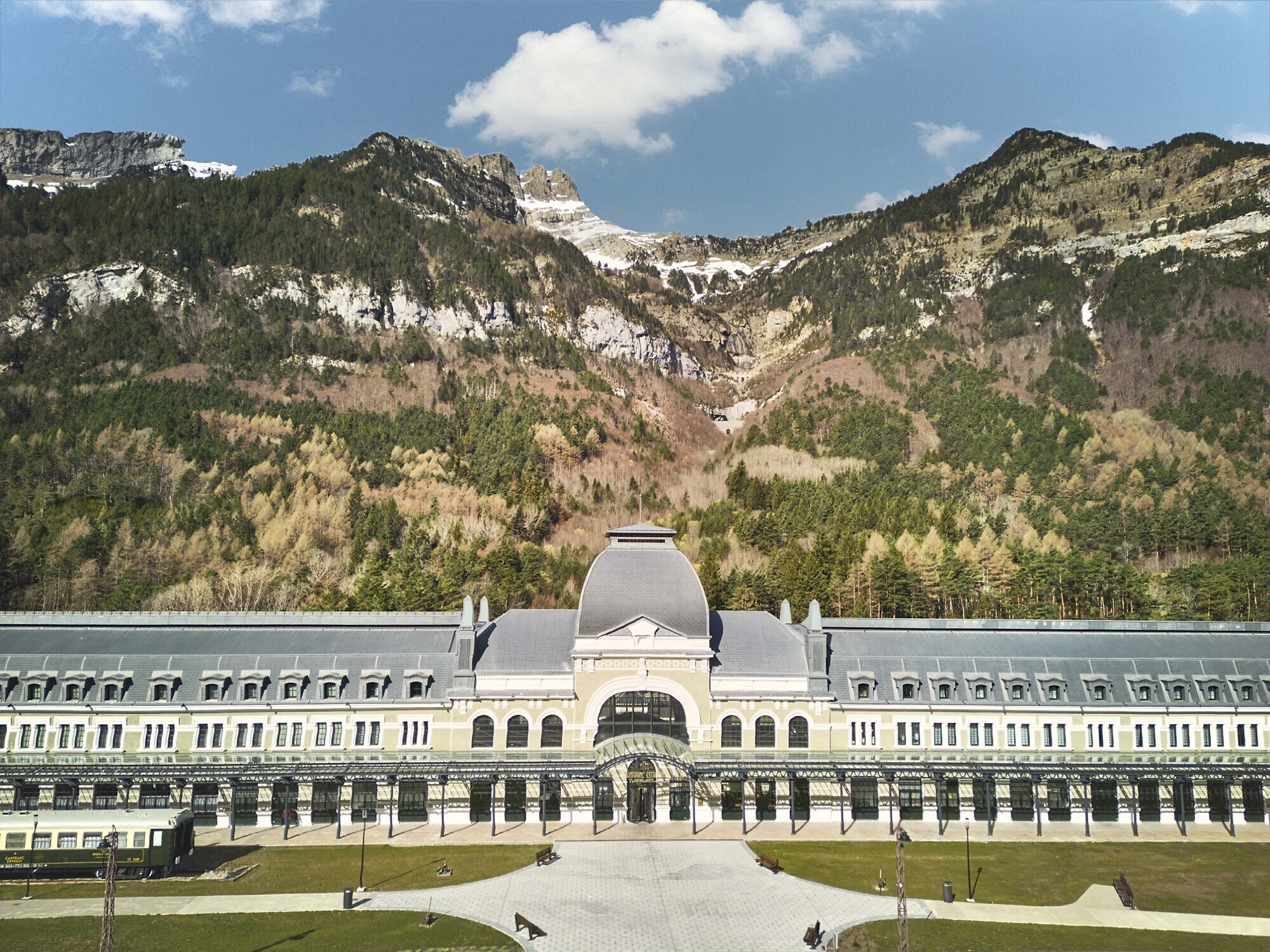 Canfranc Estación, a Royal Hideaway Hotel photo 1