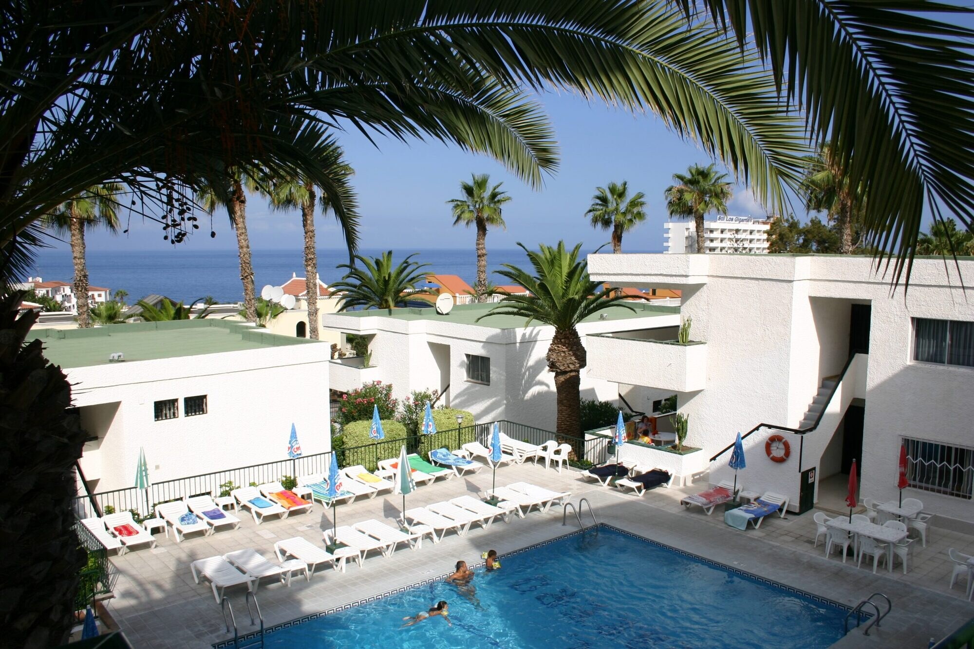 El Sombrero Apartments photo 1