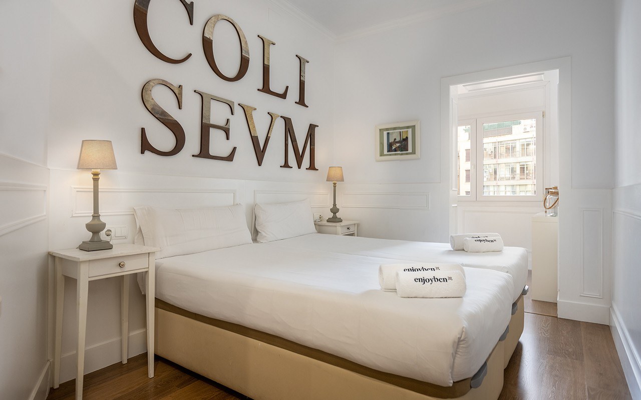 Enjoybcn Coliseum Apartments photo 4