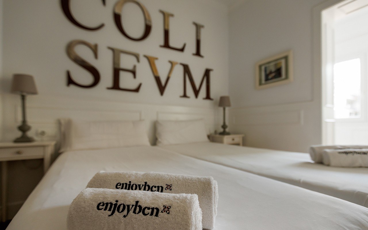 Enjoybcn Coliseum Apartments photo 5
