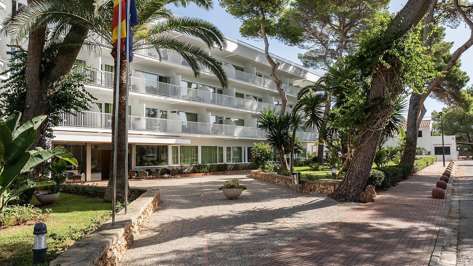 Globales Cala Blanca photo 4