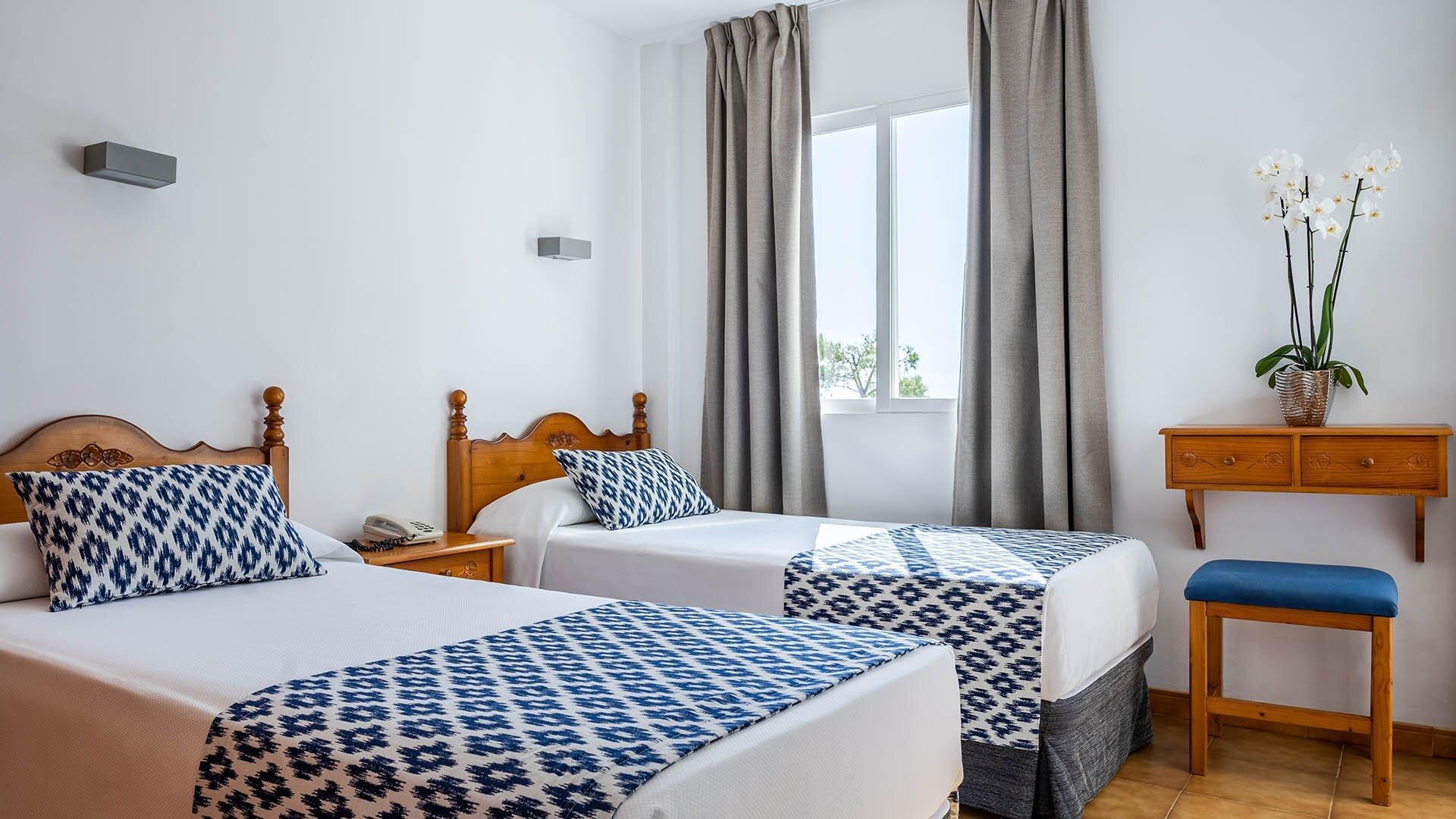 Globales Cala Vinas Apartaments photo 9