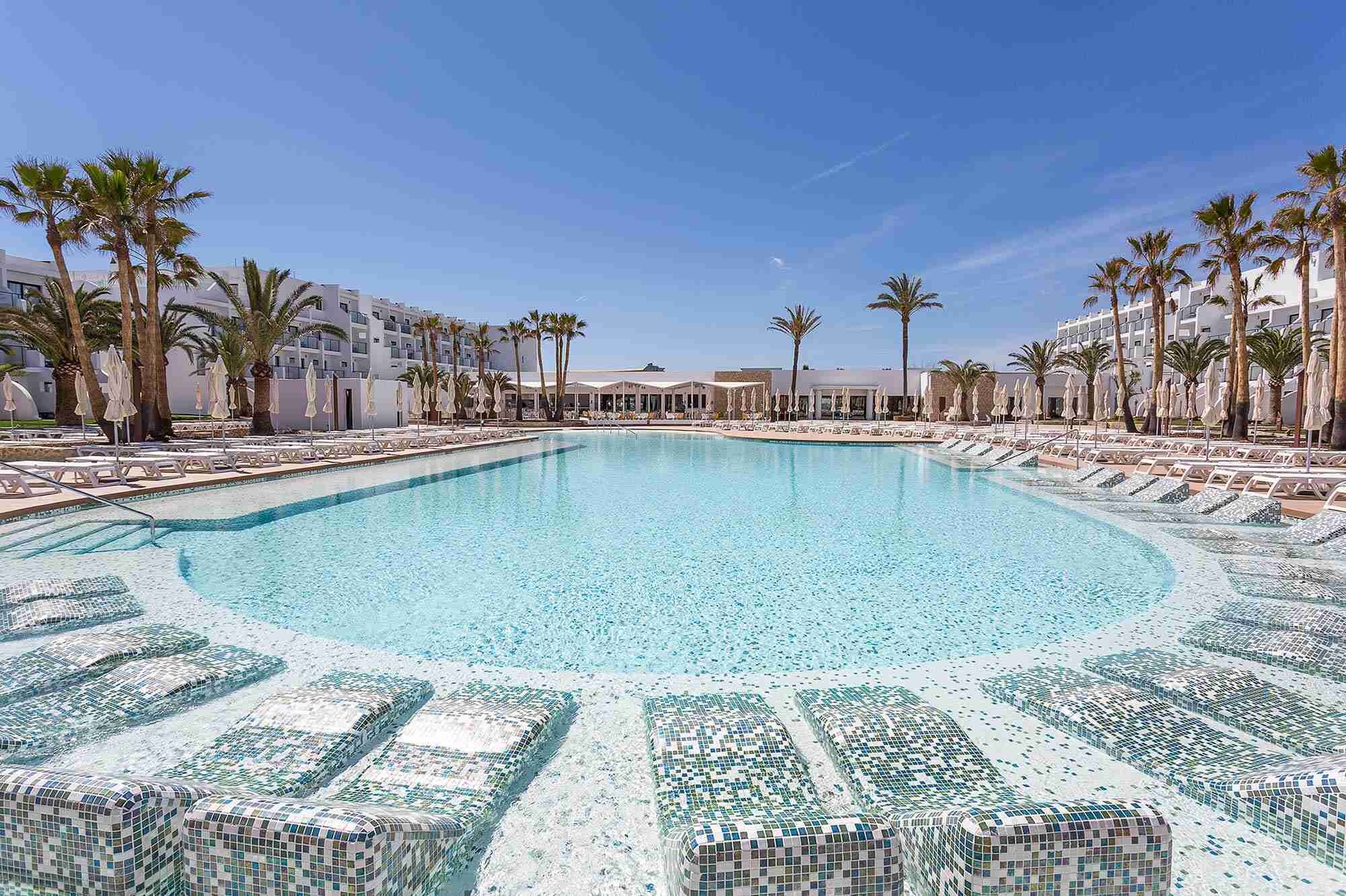 Grand Palladium White Island Resort & Spa photo 2