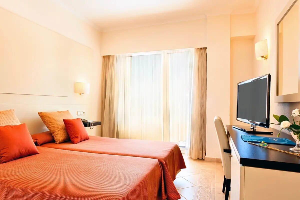 Grupotel Imperio Playa photo 4