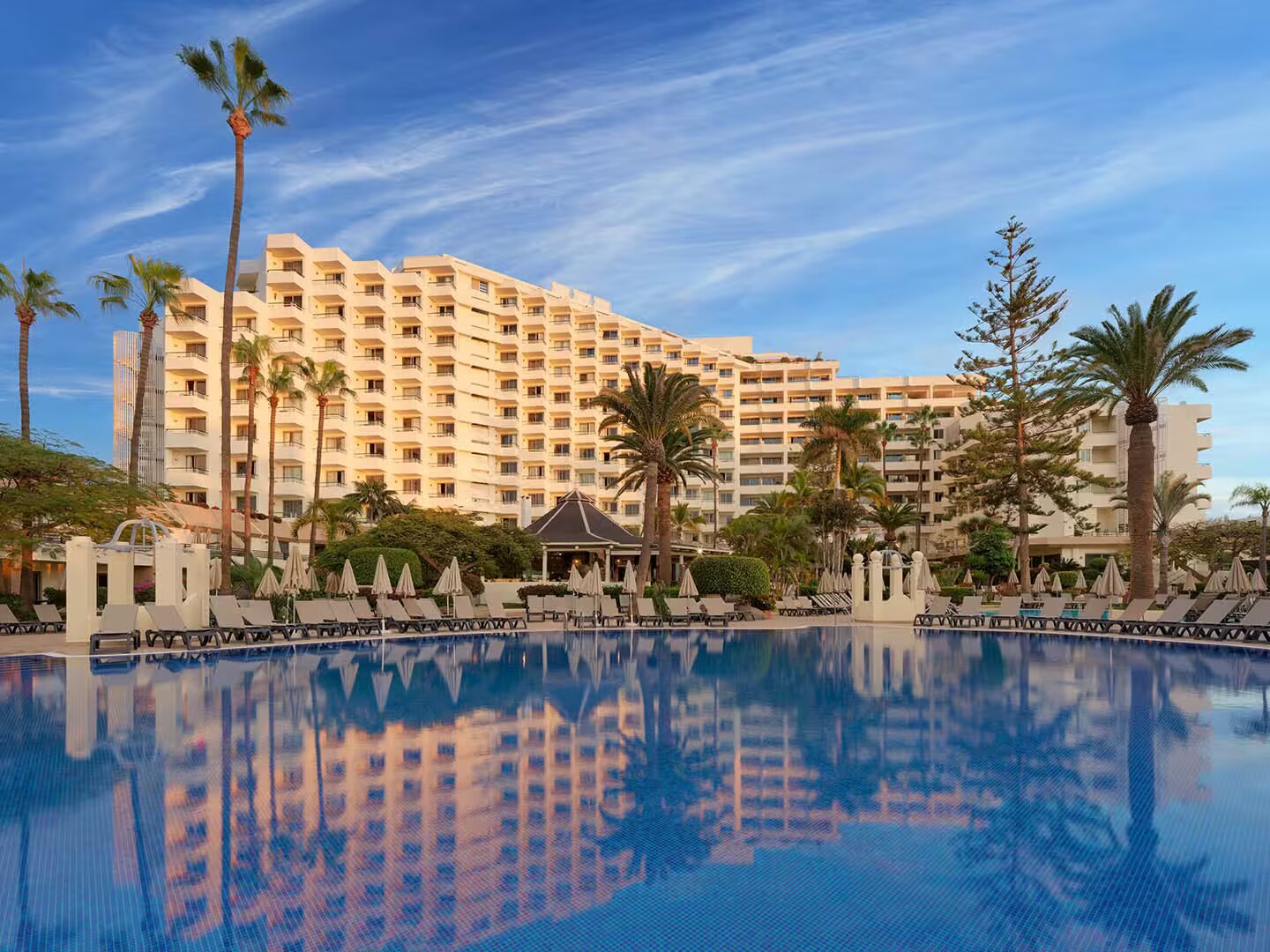 H10 Las Palmeras photo 1