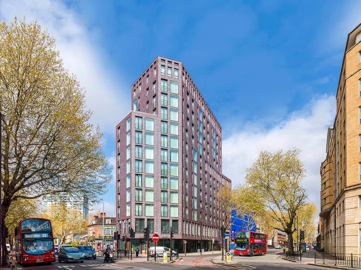 H10 London Waterloo photo 1