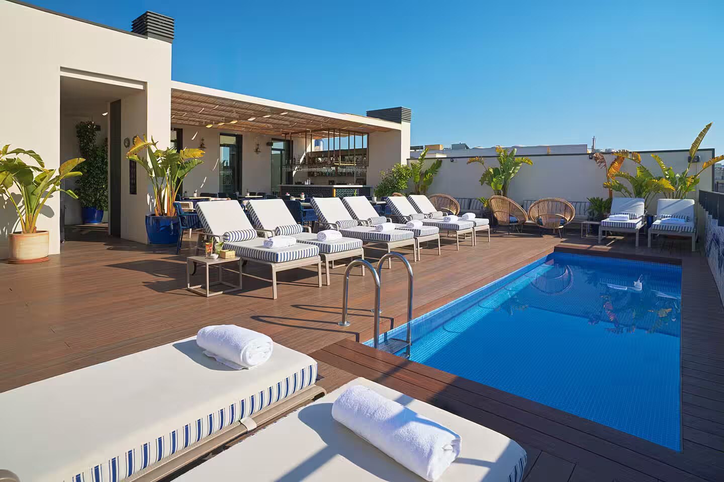 H10 Port Vell photo 1