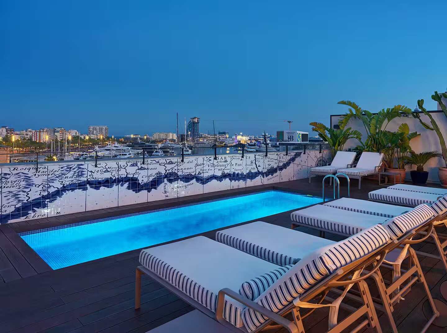H10 Port Vell photo 3